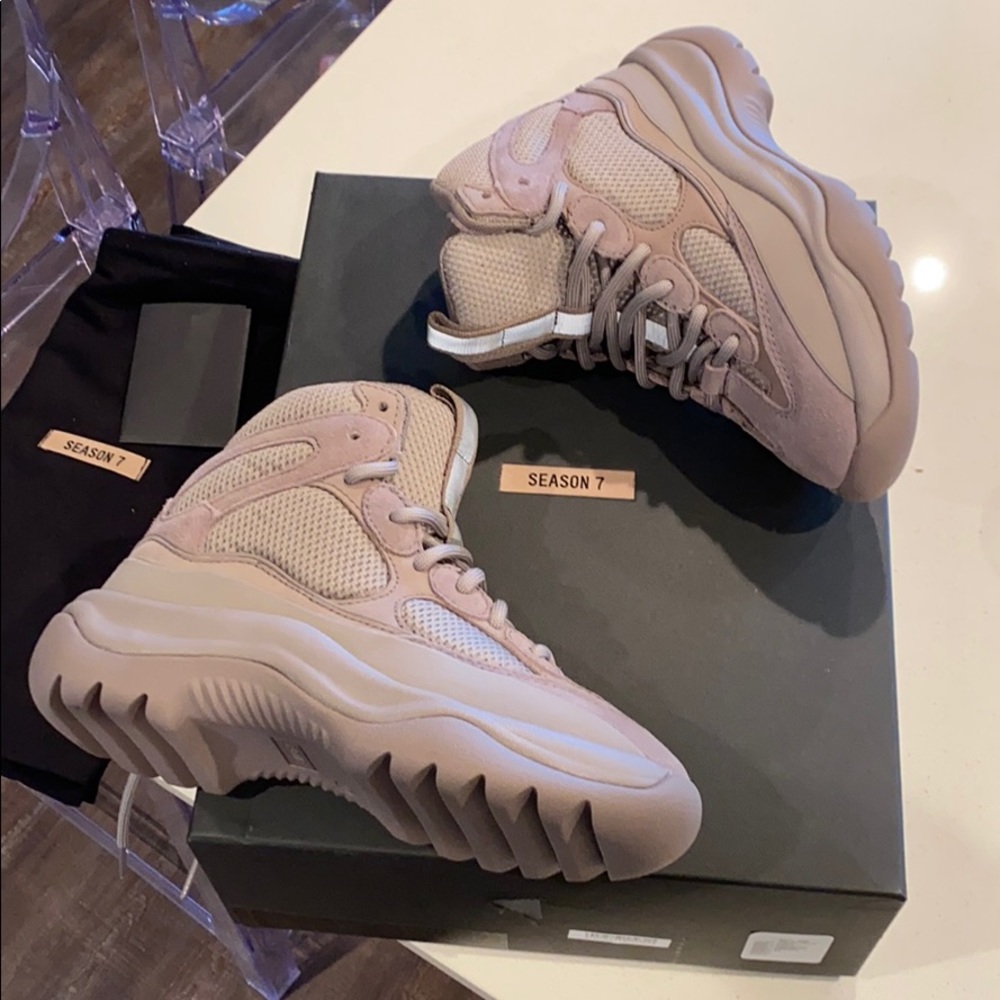 Yeezy DSRT Season 7